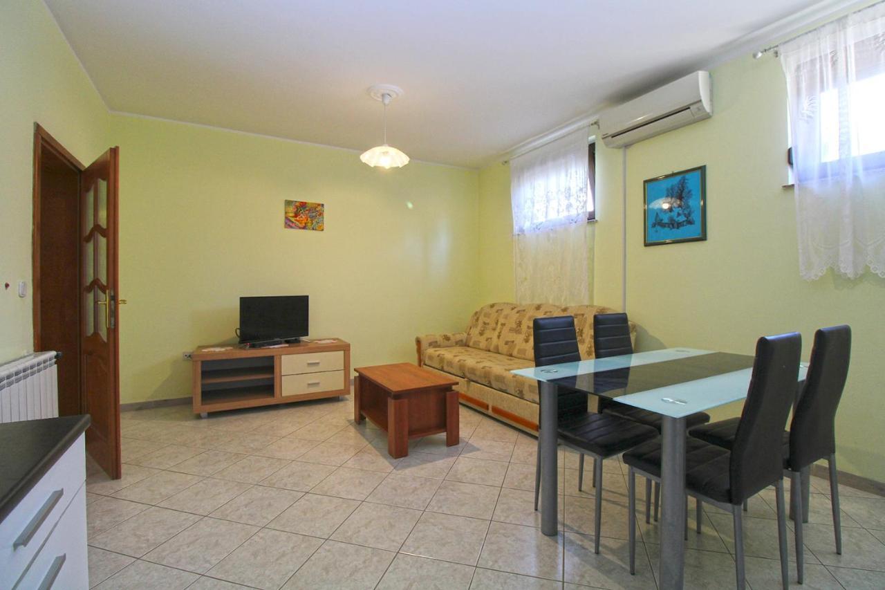 Apartments Veroslava 2159 Пула Екстериор снимка